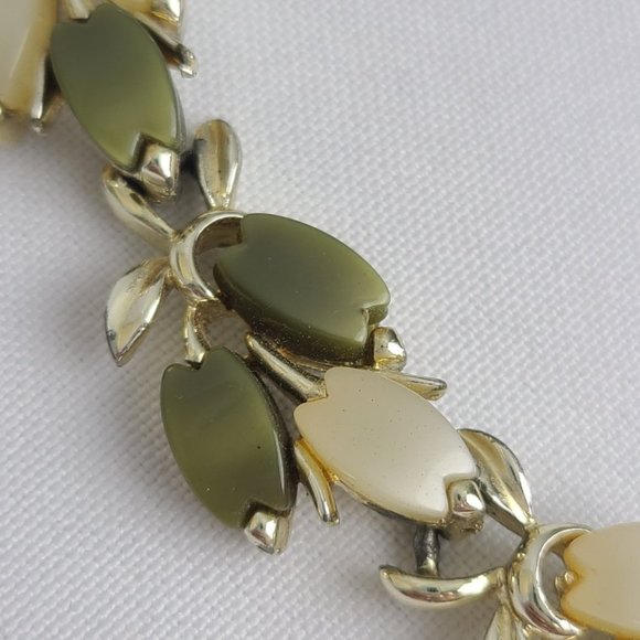 Vintage Green and Cream Necklace - Picture 4 of 8